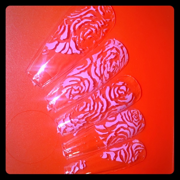 Press on nails - Picture 1 of 1